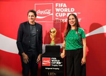 Vive Guanajuato la magia mundialista con la llegada del Trofeo Original de la FIFA a León