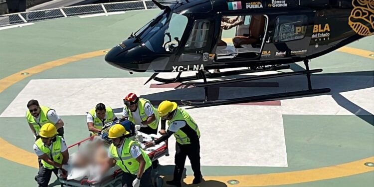 Con inmediatez, ambulancia aérea logra atención especializada a paciente desde Zacapoaxtla