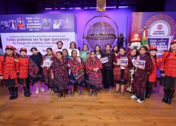 Lotería Nacional presenta billete conmemorativo por el Día Internacional de la Mujer