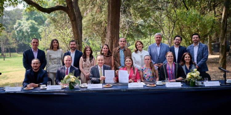 El Gobernador Alfonso Durazo impulsa crecimiento de La Sauceda con convenio de colaboración con el Bosque de Chapultepec