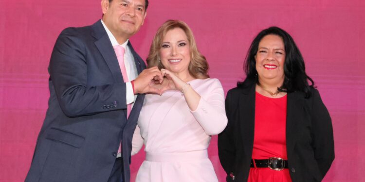 Federación reconoce trabajo de Ceci Arellano por amor a las familias