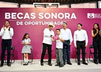 Refuerza el Gobernador Durazo acceso a la educación y lectura con becas y librería del FCE en Cajeme