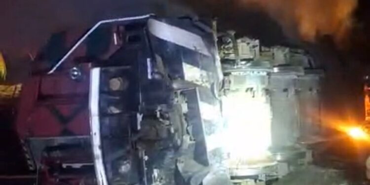 Descarrila tren en Cuyutlán con 22 vagones; se reportan tres personas lesionadas