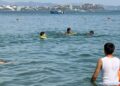 Guardavidas de UEPC Colima salvan la vida a turista de Iztapalapa en aguas marinas de Manzanillo