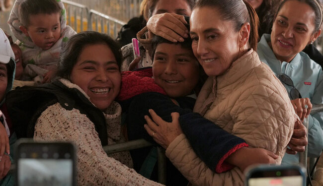 Reivindicamos los derechos agrarios de las mujeres: Claudia Sheinbaum; la Presidenta entrega títulos agrarios a mujeres en CDMX