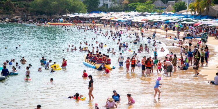 Guerrero vive una activa temporada vacacional de Semana Santa