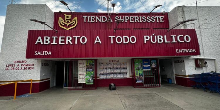 Con inversión y resultados, SUPERISSSTE impulsa la transformación de su tienda en San Juan del Río