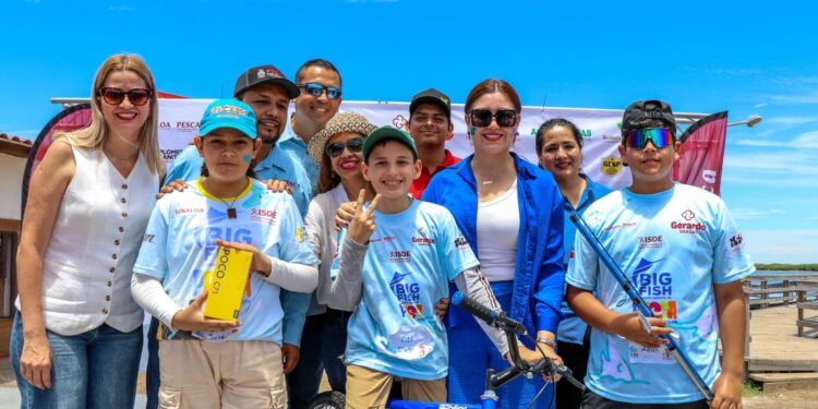 Con pesca y alegría, 100 niñas y niños celebran su día en El Maviri, Ahome