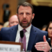 Markwayne Mullin marca distancia con Kristi Noem