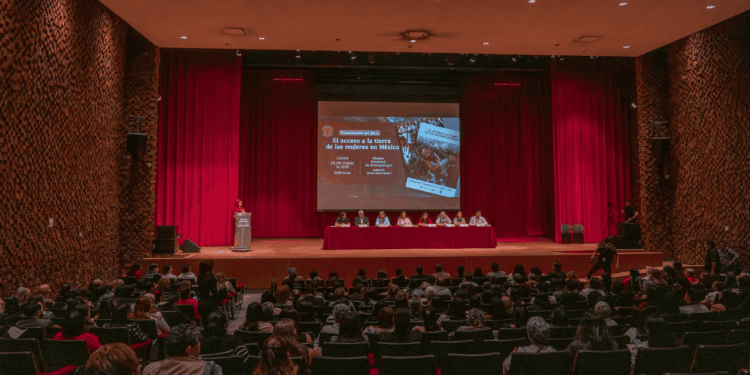 Presentan el libro “El acceso a la Tierra de las Mujeres en México” para visibilizar las desigualdades de género en el ámbito agrario