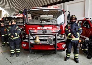 Bomberos de la Ciudad de México reciben nuevo equipo especializado