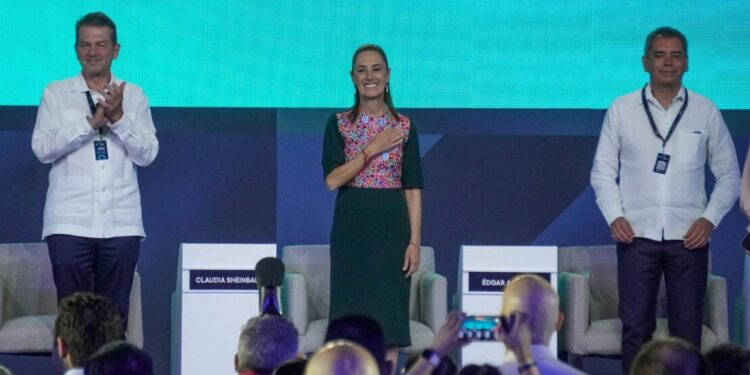 La Presidenta Claudia Sheinbaum pide a banqueros construir acuerdos comunes
