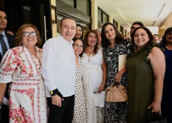 El Gobernador Durazo reconoce vocación transformadora de las maestras y maestros en su día