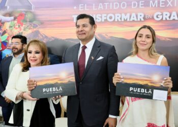 Libro Puebla, el latido de México», proyecta riqueza cultural y turística del estado: Alejandro Armenta