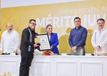 Entrega Evelyn Salgado Pineda el Premio al Mérito Juvenil a jóvenes que inspiran a Guerrero