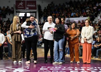 El Gobernador Durazo fortalece economía de 16 mil familias con tarjetas de oportunidades del Bienestar