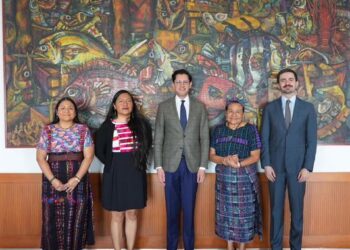 Nombran a Rigoberta Menchú Alta Consejera de la SRE