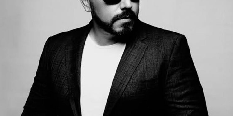 Lupillo Rivera no cierra la puerta a grabar junto a Christian Nodal
