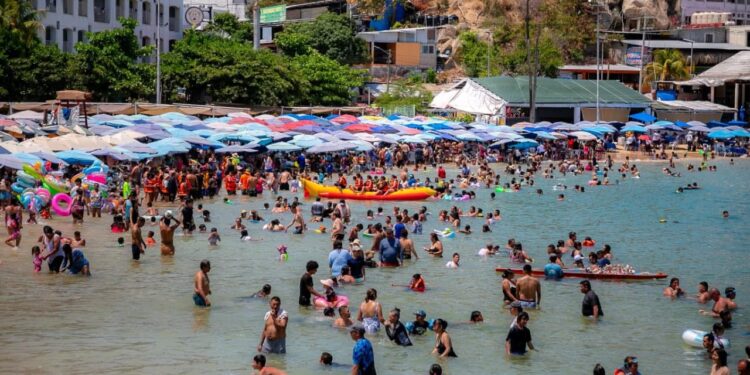 Destinos turísticos de Guerrero registran positiva afluencia de visitantes este domingo