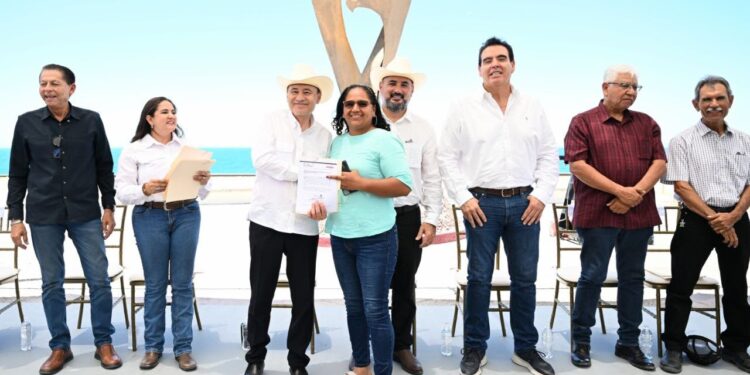 Acompañado de jóvenes sonorenses, el Gobernador Durazo vive la emoción del debut de México en la Copa Mundial de la FIFA 2026