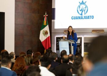 La educación es la mejor herramienta para construir el futuro de Guanajuato: Libia Dennise