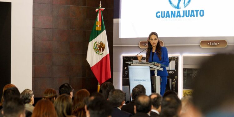 La educación es la mejor herramienta para construir el futuro de Guanajuato: Libia Dennise