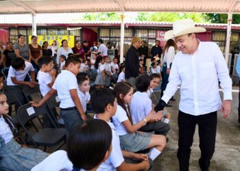 Lleva el Gobernador Durazo becas, obras y servicios gratuitos a miles de familias de la sierra sonorense