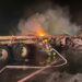 Atienden UEPC y CRUM volcadura e incendio de tráiler en carretera, a la altura de Los Asmoles