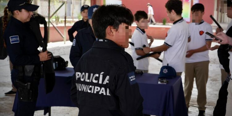 “Es importante saber quiénes nos protegen”: estudiantes conocen de cerca la labor de las corporaciones de seguridad en jornada de proximidad social