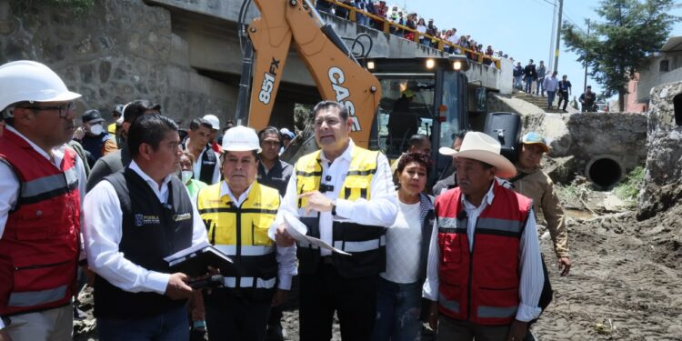 Por tierra y por aire, el gobernador Armenta Mier recorre zona afectada en Ciudad Serdán