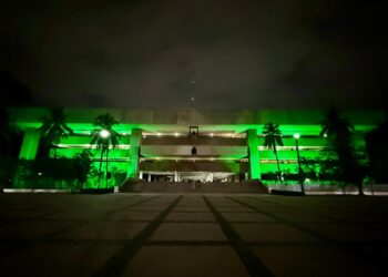 Palacio de Gobierno brilla en verde para honrar acto de donación que salvará vidas
