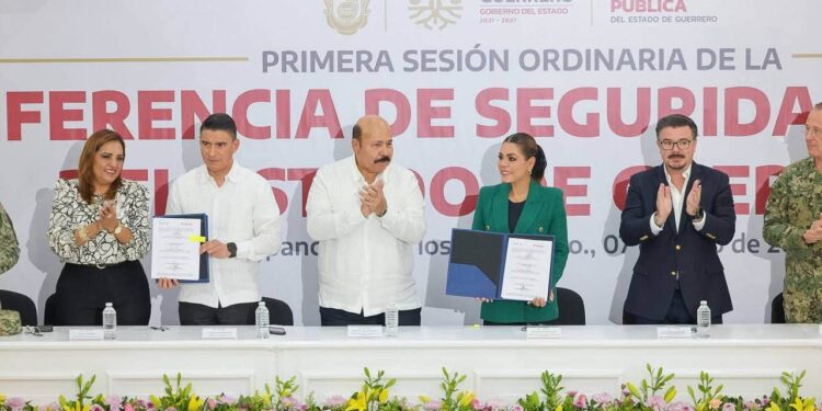 Evelyn Salgado firma convenios para consolidar el desarrollo policial de las instituciones municipales