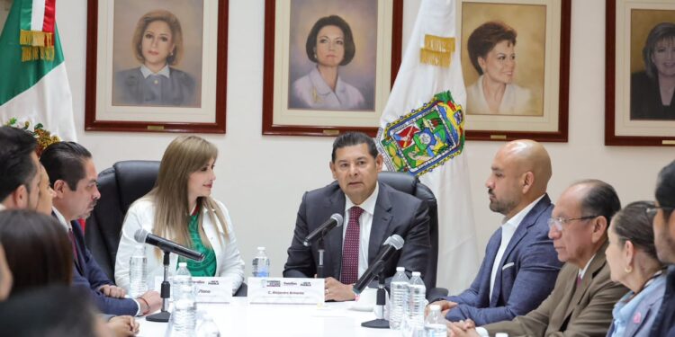 Con nuevo liderazgo, SEDIF refrenda su compromiso con las familias poblanas: Armenta Mier