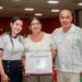 Indira Vizcaíno entrega estímulos a personal de apoyo y asistencia a la educación