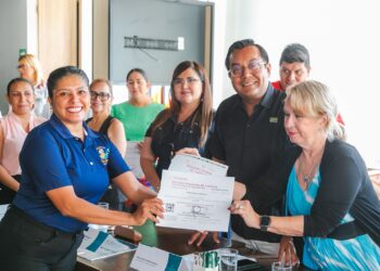 Sectur Guerrero fortalece la profesionalización del sector turístico con entrega de registros, distintivos y reconocimientos a CANIRAC Acapulco