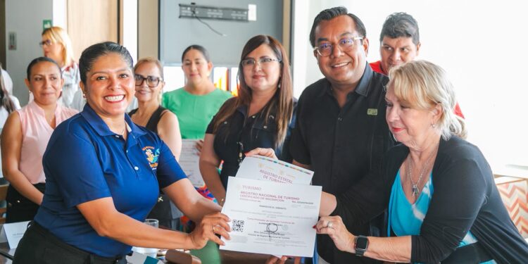 Sectur Guerrero fortalece la profesionalización del sector turístico con entrega de registros, distintivos y reconocimientos a CANIRAC Acapulco