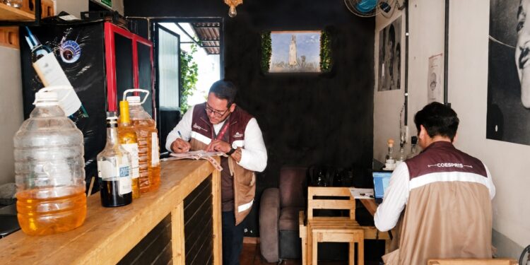 Salud Colima advierte sobre riesgos del alcohol adulterado en reuniones mundialistas