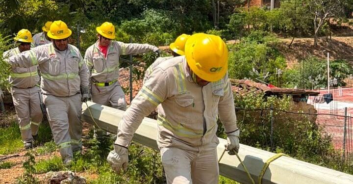 Con eficiencia e inmediatez, CFE cumple acuerdos con pobladores de la montaña guerrerense.