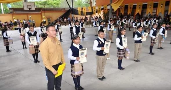 Guerrero cierra ciclo escolar con más de 176 mil estudiantes egresados de educación básica