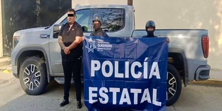 Asegura SSP Guerrero a cuatro personas, probable droga y recupera un vehículo con reporte de robo en acciones operativas