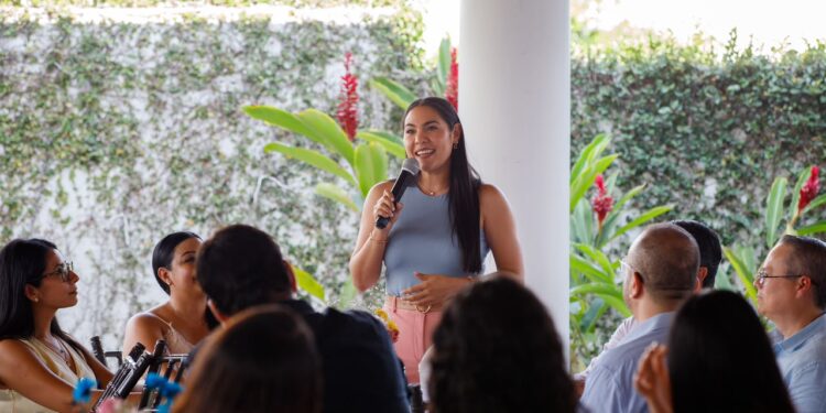 Indira Vizcaíno reconoce el trabajo de la abogacía en el servicio público