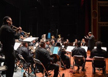 Cultura Colima ofreció concierto gratuito con Rubén Calderoni como director huésped