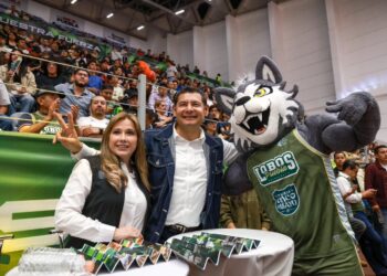 Con Lobos Puebla, gobierno del estado promueve el básquetbol profesional