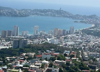 Refuerza Unidad Aeromóvil vigilancia aérea en Acapulco durante el Operativo Vacacional Verano 2026