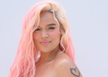 Karol G sorprende con álbum inédito tras el éxito de «Tropicoqueta»