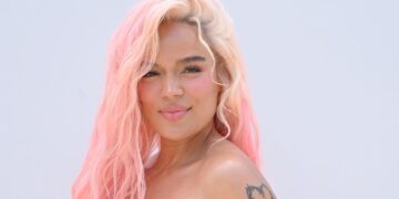 Karol G sorprende con álbum inédito tras el éxito de «Tropicoqueta»