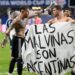 FIFA podría investigar a Argentina por mostrar pancarta sobre las Malvinas