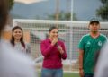 La Gobernadora Indira Vizcaíno entregó nueva cancha de futbol 5 en Coquimatlán