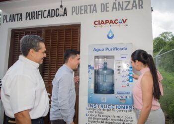 Indira Vizcaíno entrega rehabilitación de la planta purificadora de agua en Puerta de Ánzar
