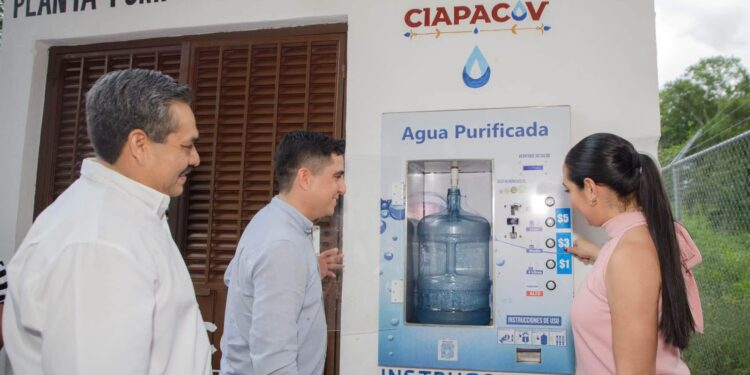 Indira Vizcaíno entrega rehabilitación de la planta purificadora de agua en Puerta de Ánzar